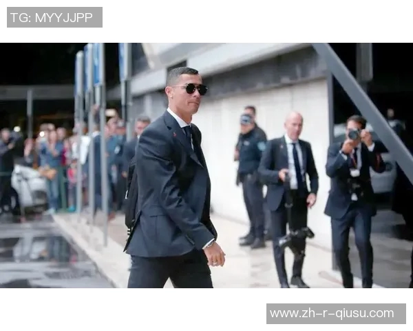 全球最矮足球球员的时尚穿搭揭秘 谁才是场外的潮流代表 全球最矮足球球员的时尚穿搭揭秘 谁才是场外的潮流代表