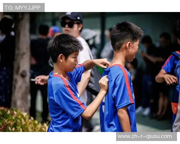 足球之星璀璨登场 用激情与荣耀点亮赛场的每一刻 足球之星璀璨登场 用激情与荣耀点亮赛场的每一刻